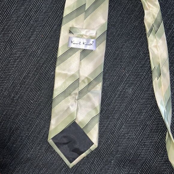 Mens Green yellow tie - Picture 3 of 3